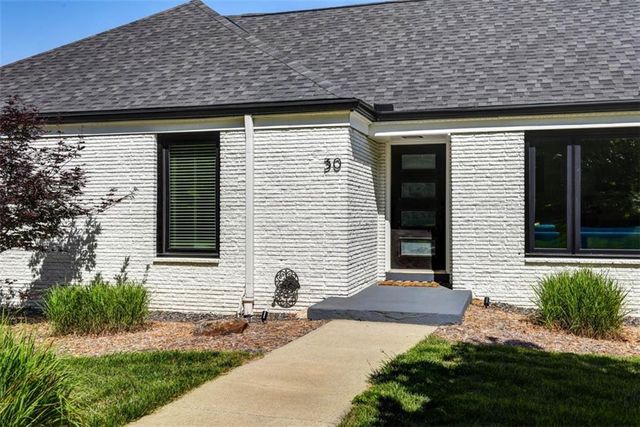 30 NE Normandy Lane, Kansas City, MO 64116