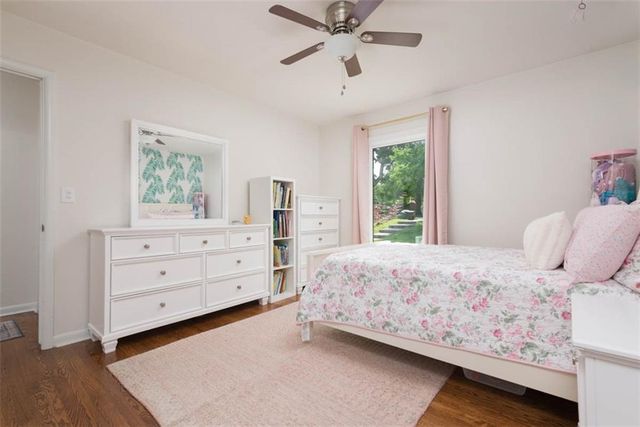 30 NE Normandy Lane, Kansas City, MO 64116