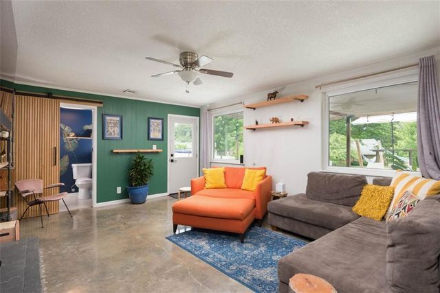 30 NE Normandy Lane, Kansas City, MO 64116