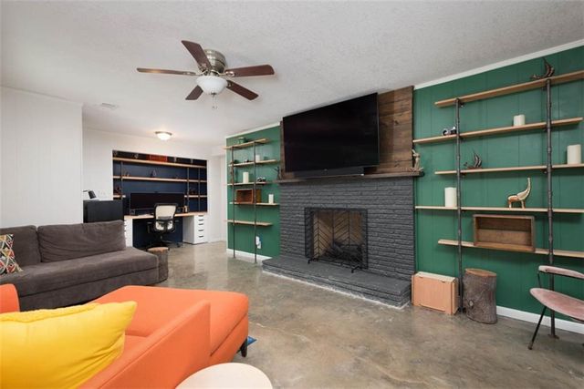 30 NE Normandy Lane, Kansas City, MO 64116