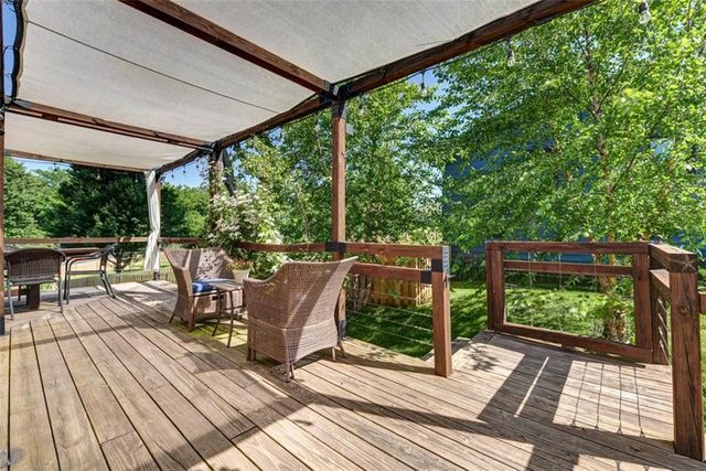 30 NE Normandy Lane, Kansas City, MO 64116