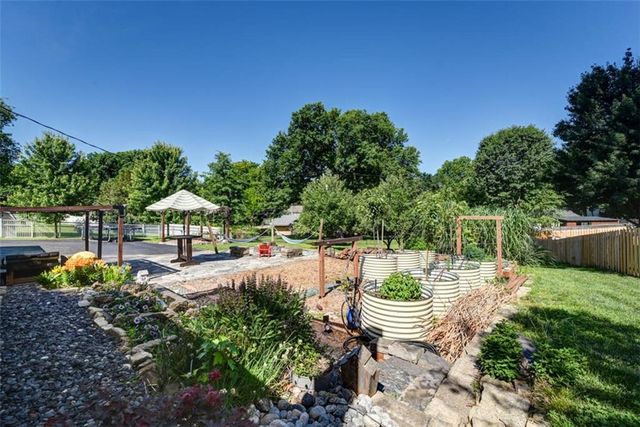 30 NE Normandy Lane, Kansas City, MO 64116