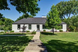 30 NE Normandy Lane, Kansas City, MO 64116