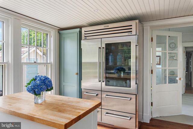 2 RIVER DR, Annapolis, MD 21403