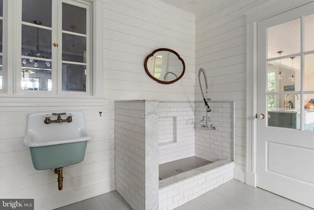 2 RIVER DR, Annapolis, MD 21403