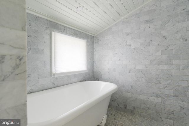 2 RIVER DR, Annapolis, MD 21403