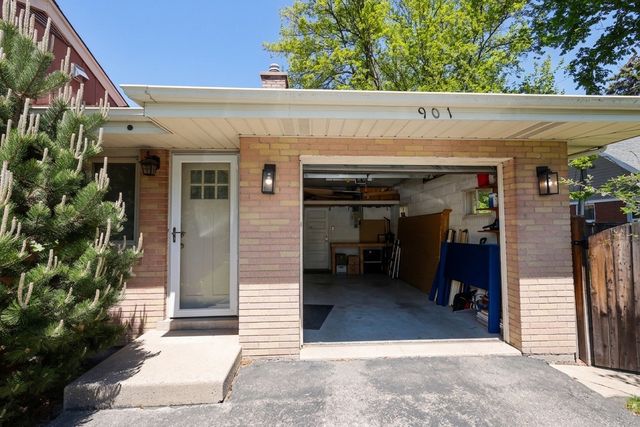 901 Park Plaine Avenue, Park Ridge, IL 60068