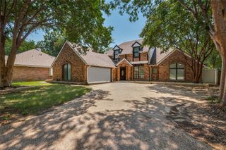 4219 Fox Hollow Drive, Arlington, TX 76016