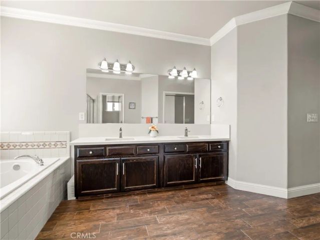 2686 Robinwood, Clovis, CA 93611