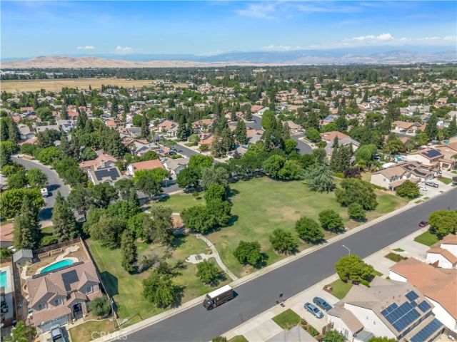 2686 Robinwood, Clovis, CA 93611