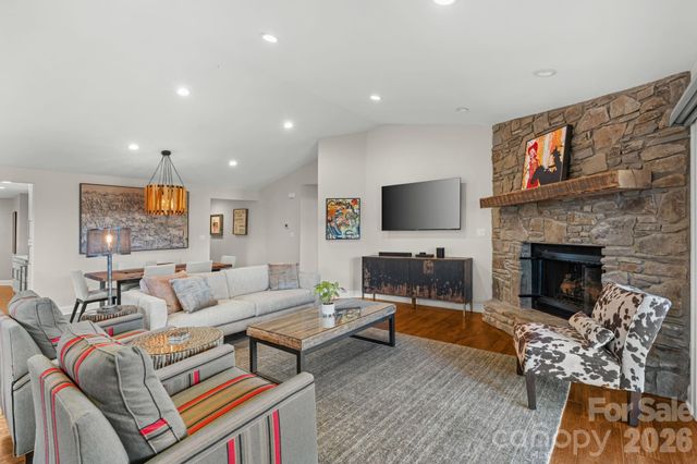 3302 Timber Trail, Asheville, NC 28804