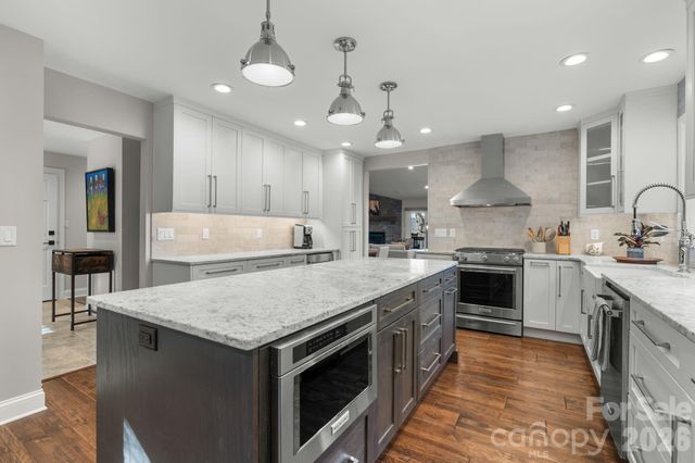 3302 Timber Trail, Asheville, NC 28804