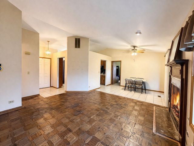 1605 Powder Horn Drive, Algonquin, IL 60102