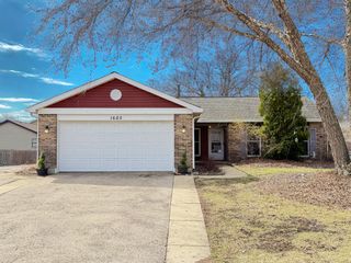 1605 Powder Horn Drive, Algonquin, IL 60102