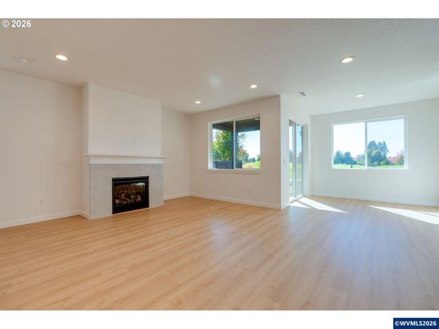 808 Magnolia Av, Woodburn, OR 97071