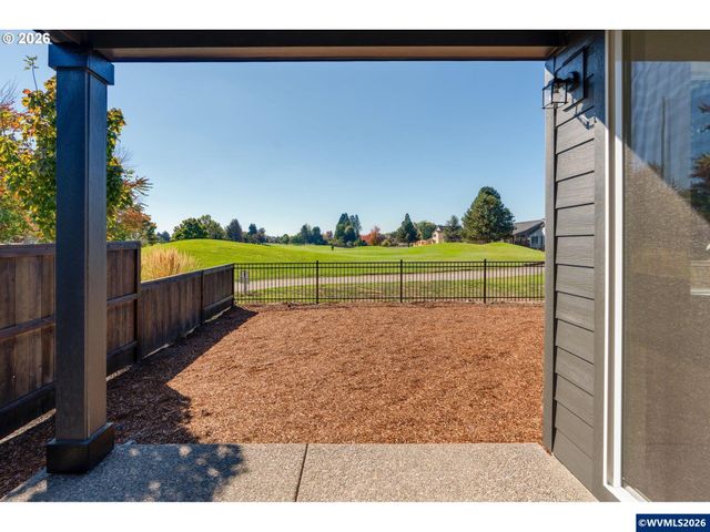 808 Magnolia Av, Woodburn, OR 97071