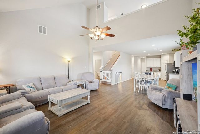 13030 Heathers Reef, St Hedwig, TX 78152