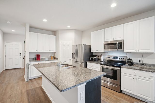 13030 Heathers Reef, St Hedwig, TX 78152