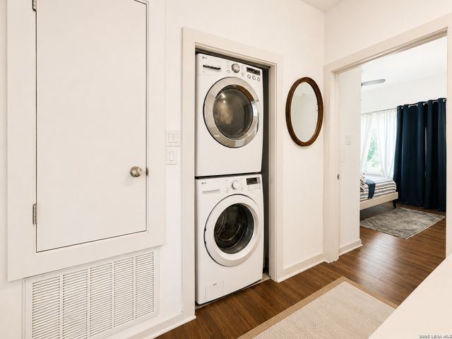704 N CHERRY ST, San Antonio, TX 78202