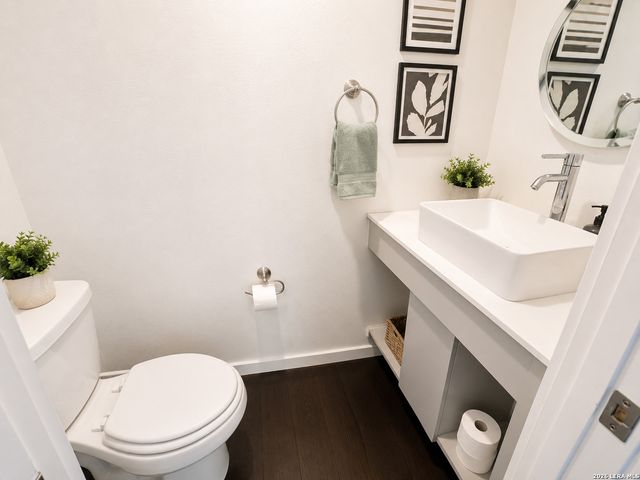 704 N CHERRY ST, San Antonio, TX 78202
