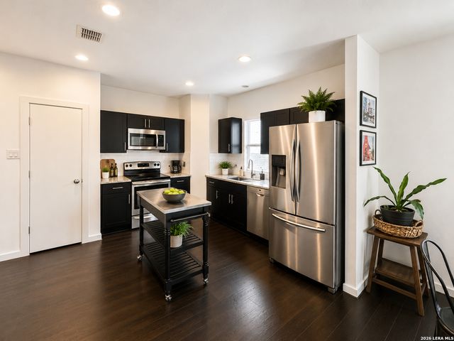 704 N CHERRY ST, San Antonio, TX 78202