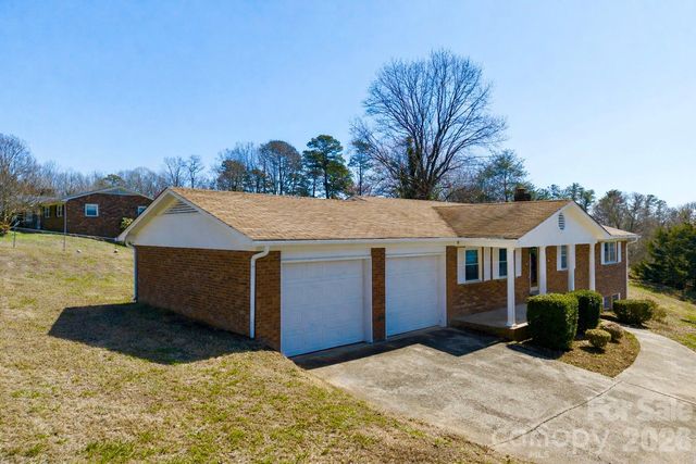 286 Valley Road, Hickory, NC 28601