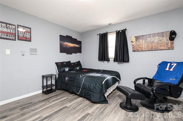 286 Valley Road, Hickory, NC 28601