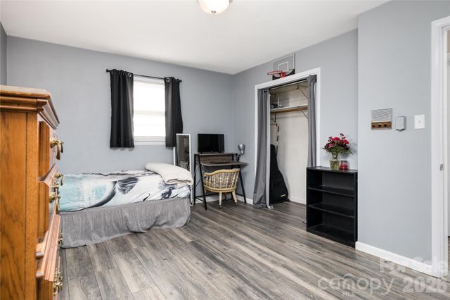 286 Valley Road, Hickory, NC 28601