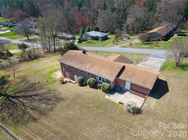 286 Valley Road, Hickory, NC 28601