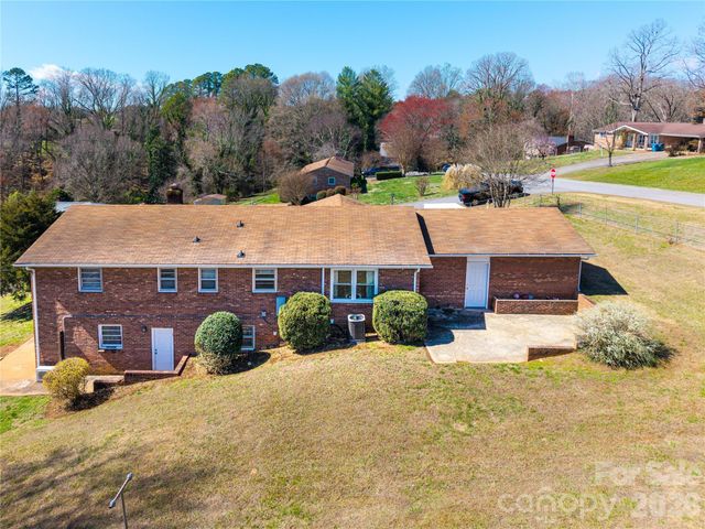 286 Valley Road, Hickory, NC 28601