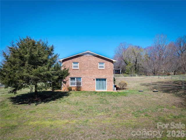 286 Valley Road, Hickory, NC 28601