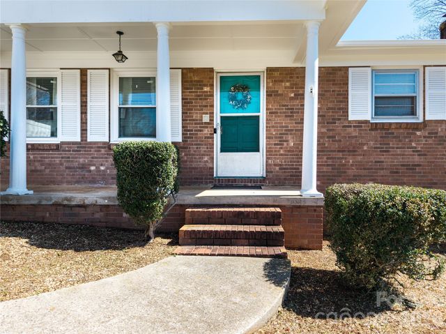 286 Valley Road, Hickory, NC 28601