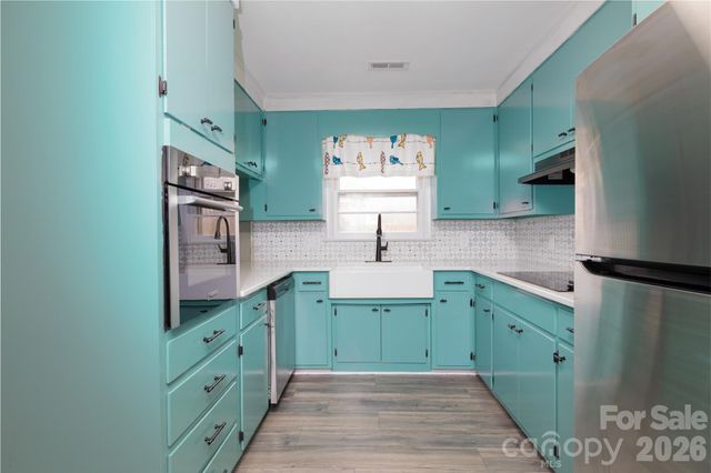 286 Valley Road, Hickory, NC 28601