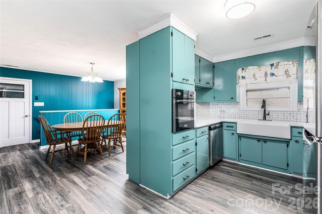 286 Valley Road, Hickory, NC 28601