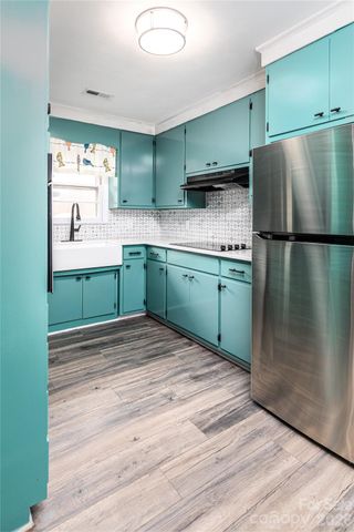 286 Valley Road, Hickory, NC 28601