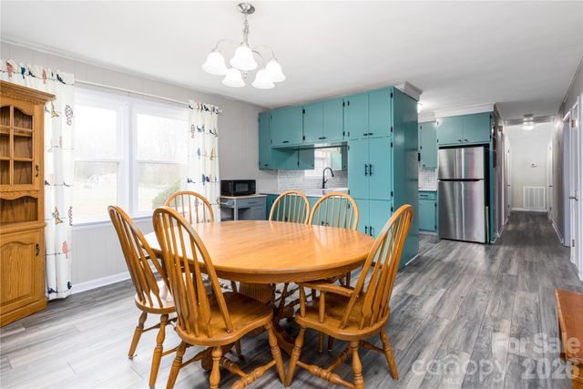 286 Valley Road, Hickory, NC 28601