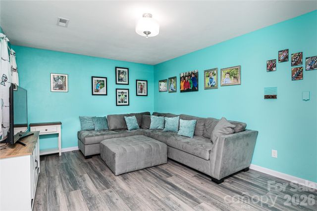 286 Valley Road, Hickory, NC 28601