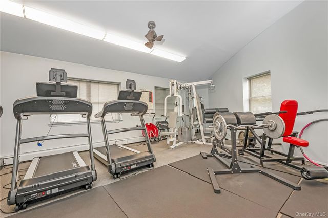 2449 Union Blvd 21A, Islip, NY 11751
