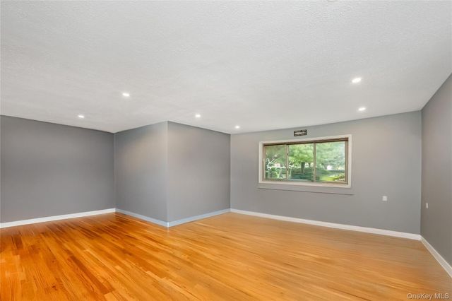 2449 Union Blvd 21A, Islip, NY 11751
