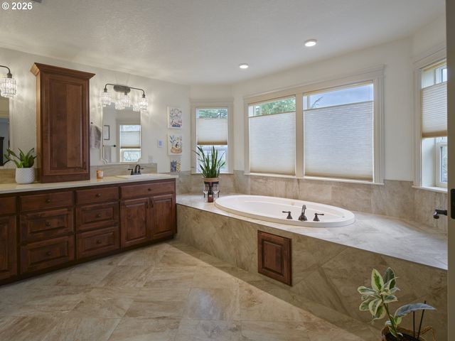 4105 Ne 107TH St, Vancouver, WA 98686