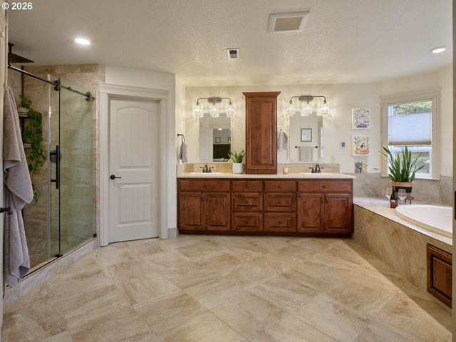 4105 Ne 107TH St, Vancouver, WA 98686