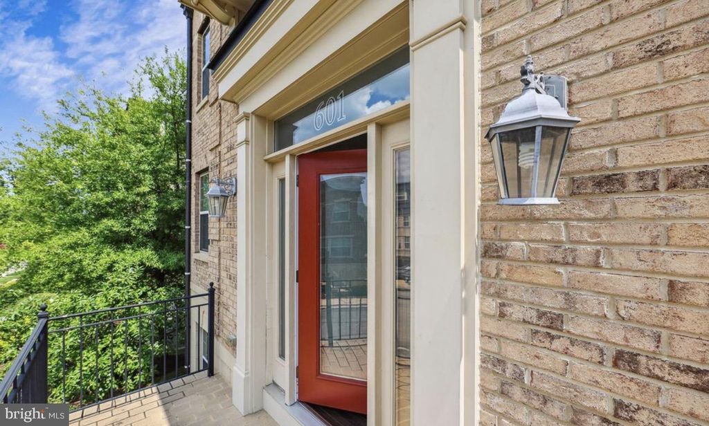 Image 2 of property listing at 601 SPRINTSAIL WAY #64, Oxon Hill, MD 20745