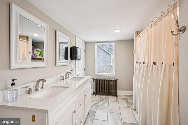 206 CHESTNUT ST, Mount Holly, NJ 08060