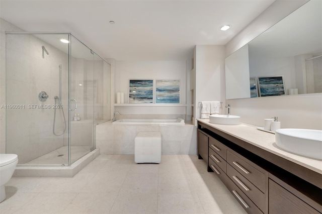 465 Brickell Ave 2703, Miami, FL 33131