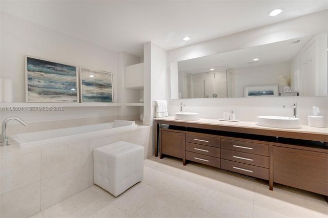 465 Brickell Ave 2703, Miami, FL 33131