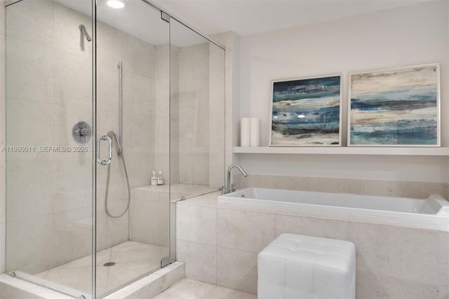 465 Brickell Ave 2703, Miami, FL 33131