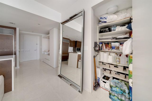 465 Brickell Ave 2703, Miami, FL 33131