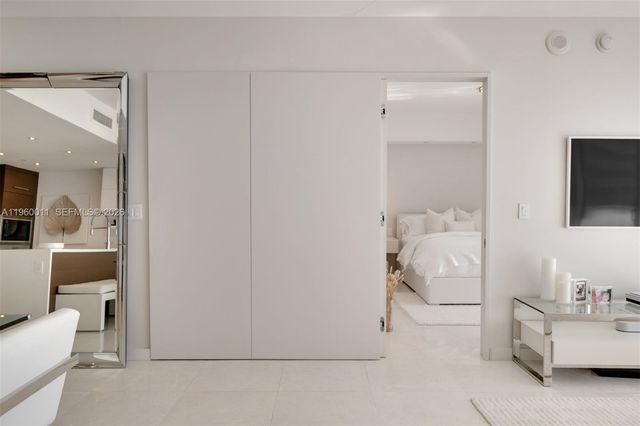 465 Brickell Ave 2703, Miami, FL 33131