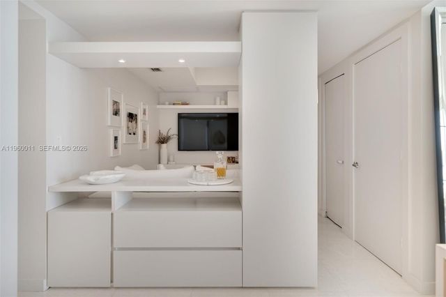 465 Brickell Ave 2703, Miami, FL 33131