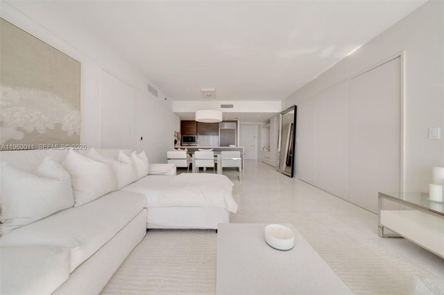 465 Brickell Ave 2703, Miami, FL 33131